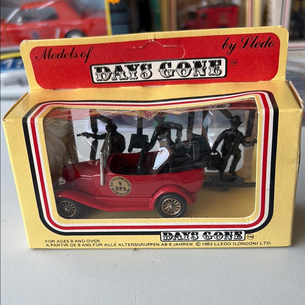 Days Gone Red Vintage Model Car